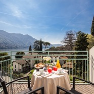 Italian_Villa_Garden_Lake_Como.jpg
