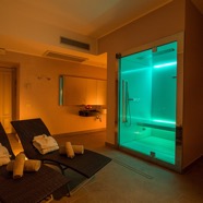 Private_Massage_Couple_ISpa_Wellness_Relax_Cromoteraphy_Green.jpg