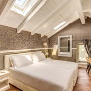 Luxury_Penthouse_twin_Room_Jacuzzi_Lake_Como.jpg